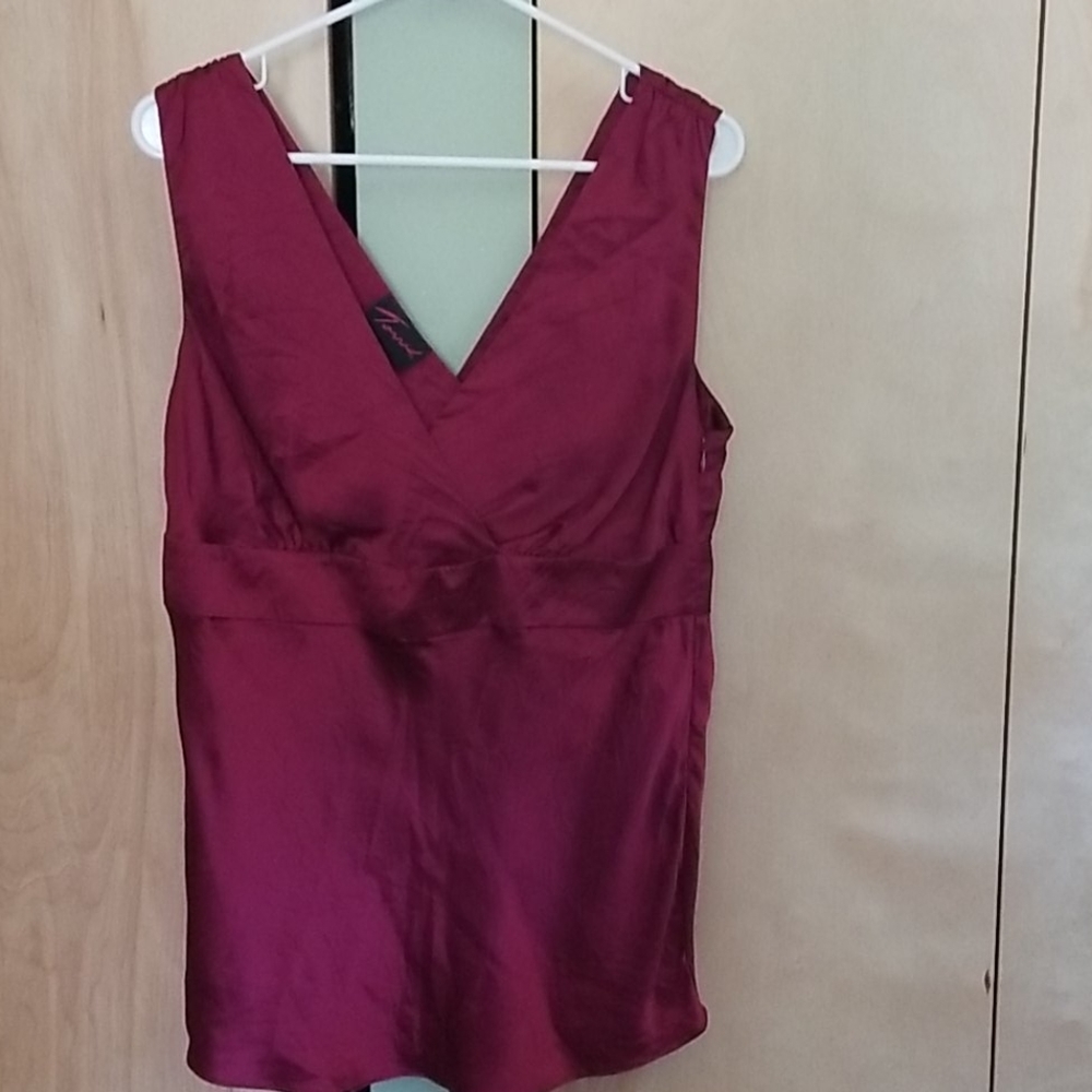 Sleeveless shirt